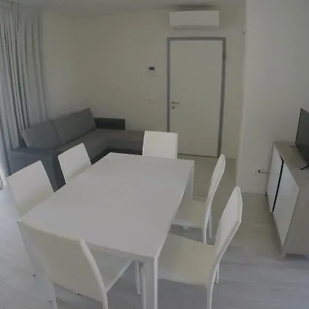 Sun Holiday Apartment *
