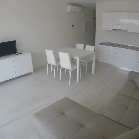 Sun Holiday Apartment