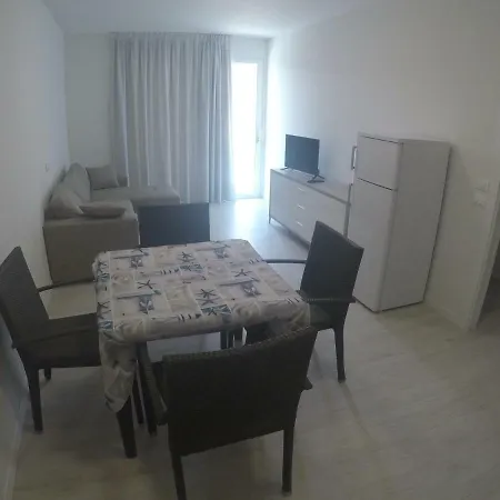 Sun Holiday Apartment *